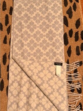 ♠️kate spade Cream and Light Gray Floral Pattern Scarf